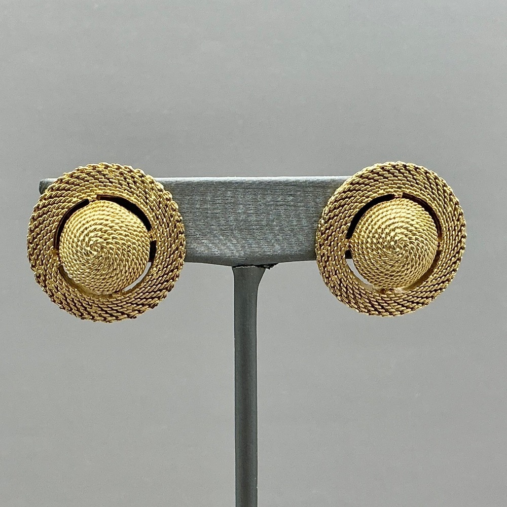Vintage Trifari Gold Tone Textured Rope Mesh Round Clip On Earrings